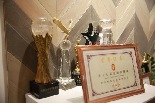 世友地板她“友”话说 代理商篇：女人从不该为自己设限