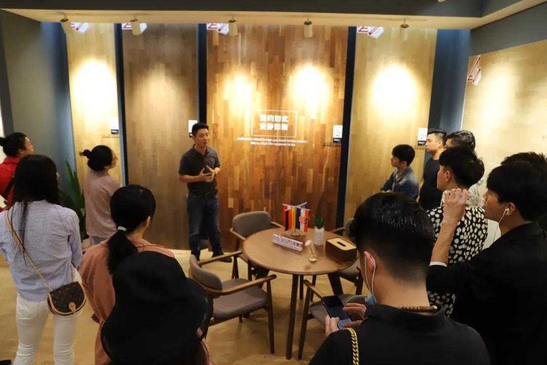 抚州设计师团队莅临世友地板参观交流
