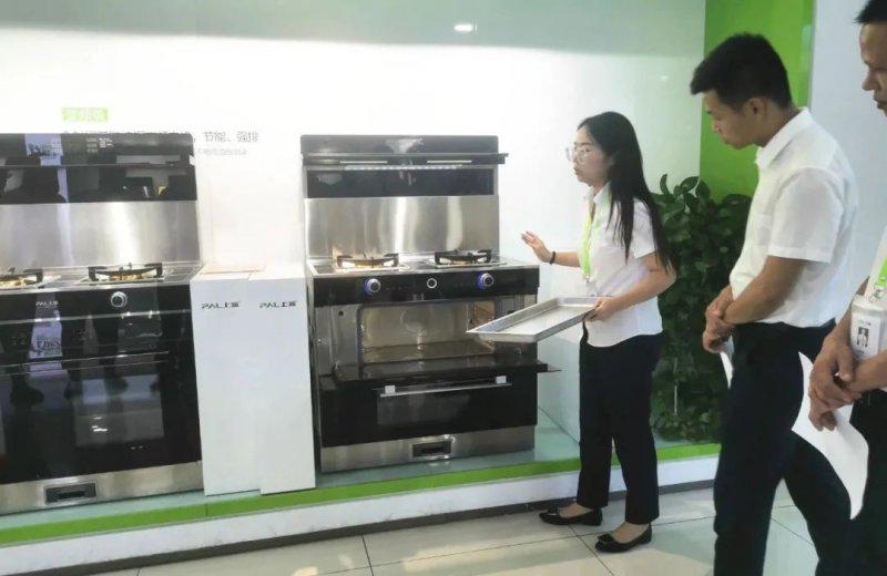 上派集成灶举行产品内训会