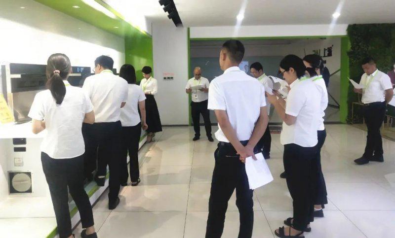 上派集成灶举行产品内训会
