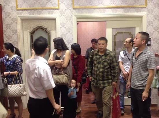 伟爵木门招商会现场签约12家
