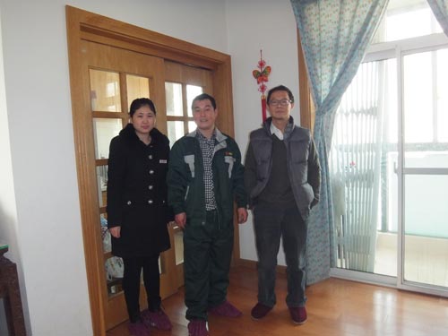 顶间木门“阳光行动”，进社区，送温暖