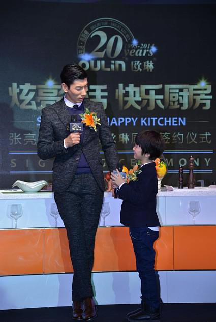 “炫亮生活 快乐厨房”张亮&天天代言欧琳厨具