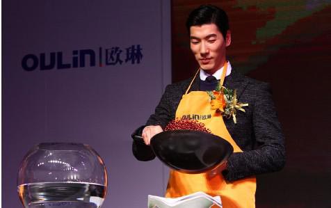 “炫亮生活 快乐厨房”张亮&天天代言欧琳厨具