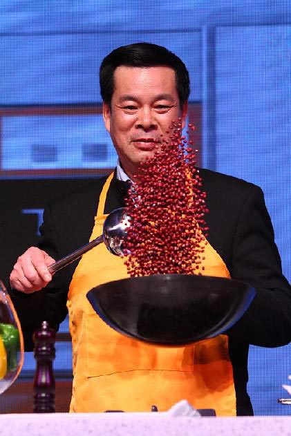 “炫亮生活 快乐厨房”张亮&天天代言欧琳厨具