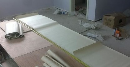 墙纸怎么贴？专家教你不同墙纸材质粘贴诀窍