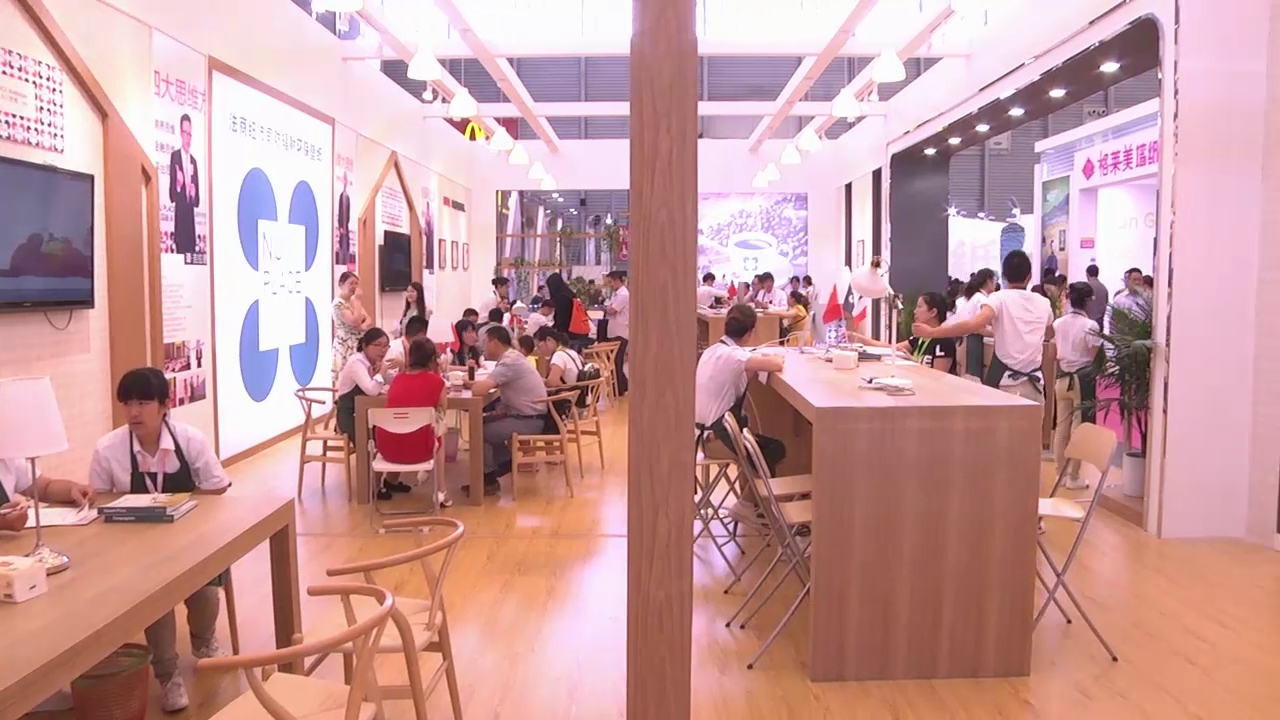 2015上海墙纸展纽沛司董事长朱维艳接受“预见·家”主题专访