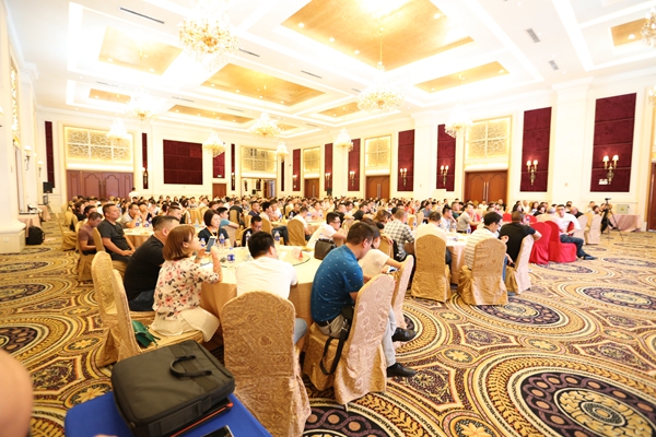 布鲁斯特22周年经销商大会：开启新篇章、新未来