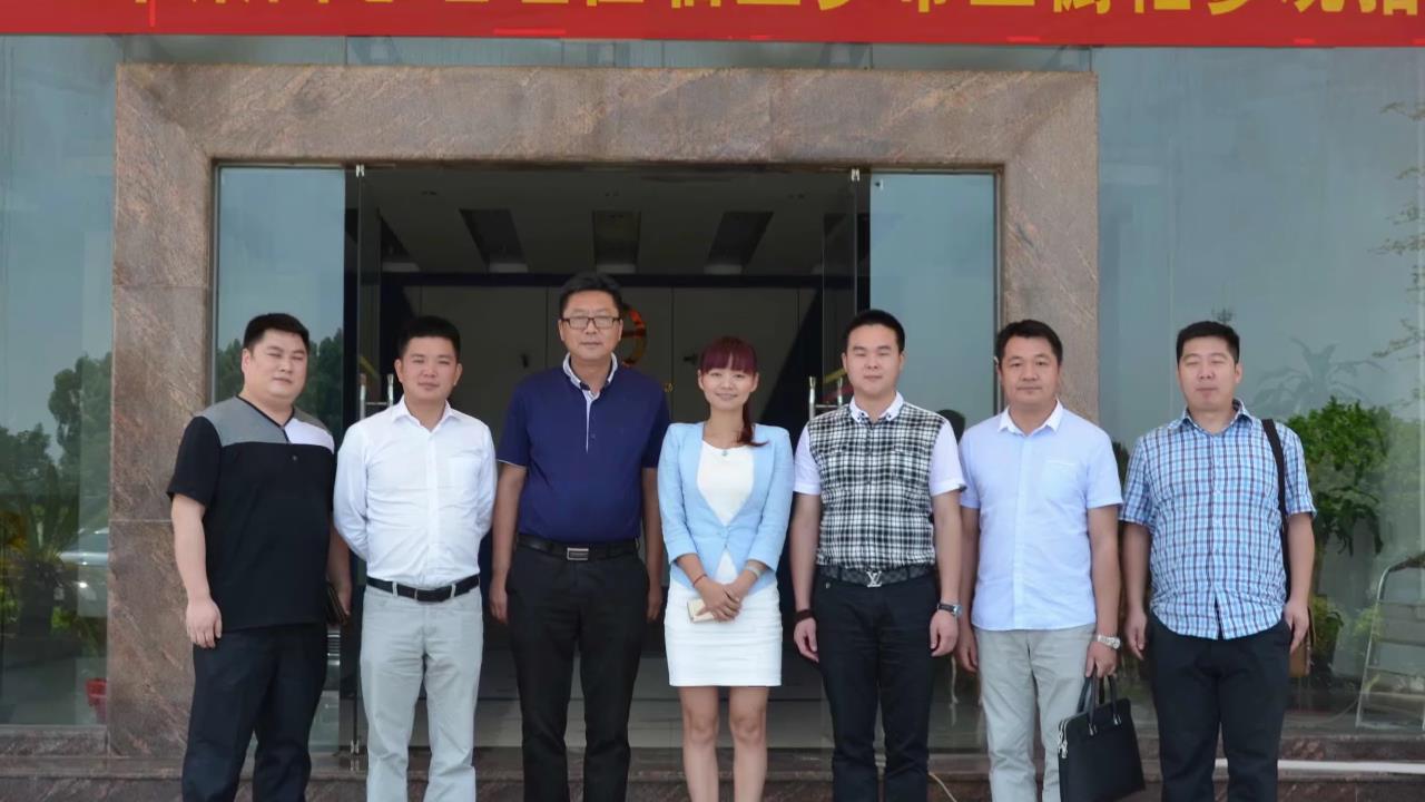 圣罗帝王橱衣柜与万华集团签约达成战略合作关系