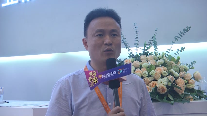 【视频】中国建博会20周年现场直击丨顶善美净化吊顶王效春：专注净化技术，细化空间需求！