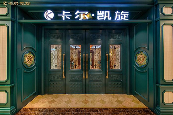 如何挑选优质的木门_卡尔•凯旋木门怎么样