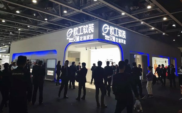 艾娅全屋定制C为登场广州定制家居展，体验馆场面火爆