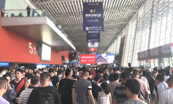 顶固全屋定制“全屋定制”“安全门锁”亮相建博会，新产品实力圈粉