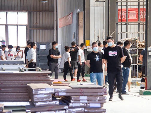 艾瑞卡全屋定制“门店+拎包”模式受热捧 现场签约持续火爆
