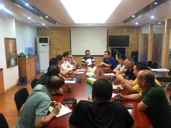 天湘板业参与橡胶木二次贴面加工技术实现与发展趋势交流会议