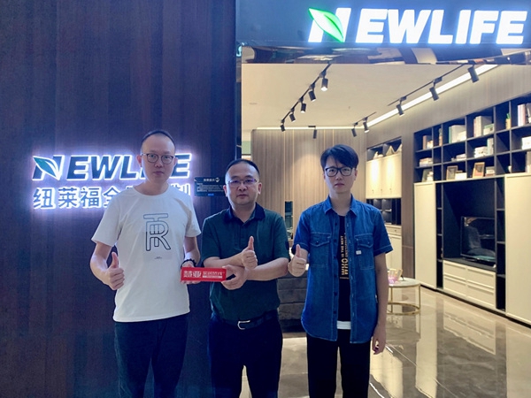 慧亚考察团实地走访纽莱福全屋定制，为您深度剖析品牌实力！