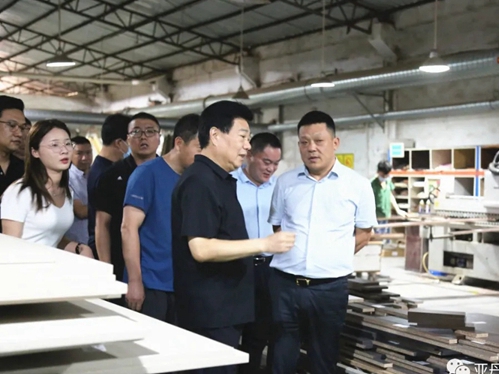 亚丹家居欢迎襄城县考察团及许昌商会企业家莅临参观