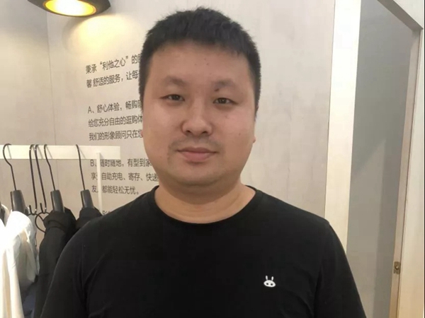 蒂思蔓无缝墙布江晓凯：细节决定成败