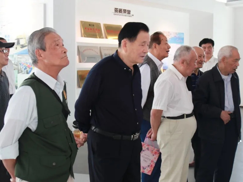 合肥市老干局市厅处第五党支部走进富煌集团开展“党员活动日”活动