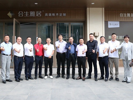广西崇左市劳宁军副市长莅临合生雅居高端板木定制调研指导