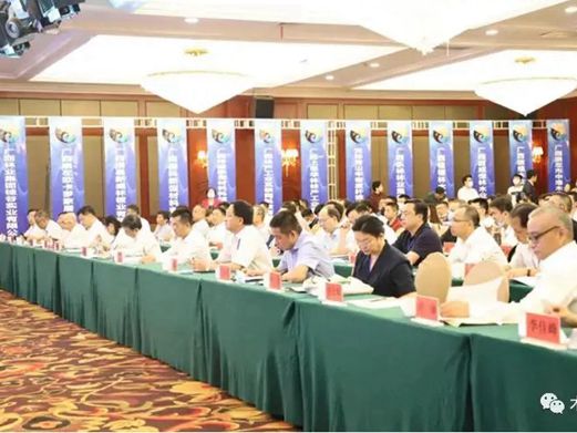 天湘板业出席第四届人造板高峰论坛，分享板材定制供应链创新模式