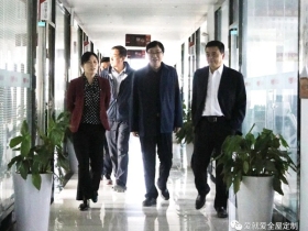 肥东县委常委、肥东经开区党工委第一书记赵庆一莅临爱就爱集团参观指导