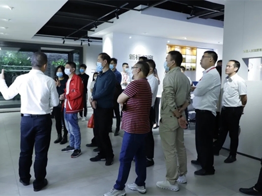 新标第六季招商峰会圆满收官