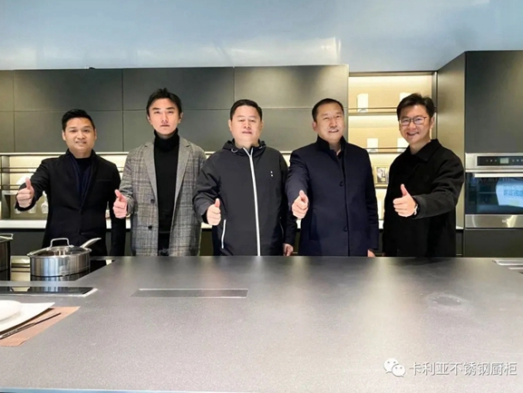 全国工商联家具装饰业商会执行会长张传喜先生莅临卡利亚参观指导！