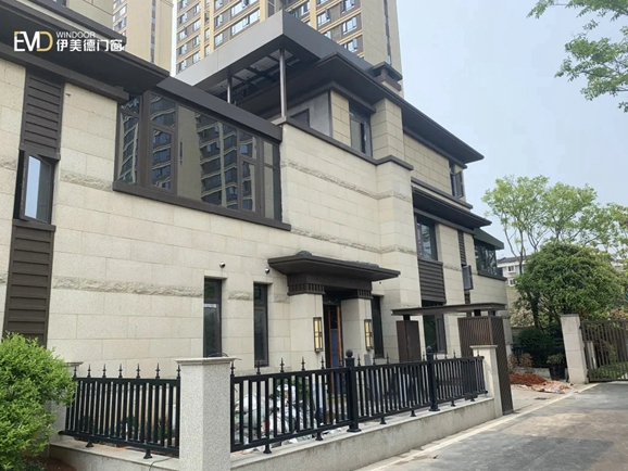 伊美德门窗：常德中式院落 露台阳光房加装光伏发电