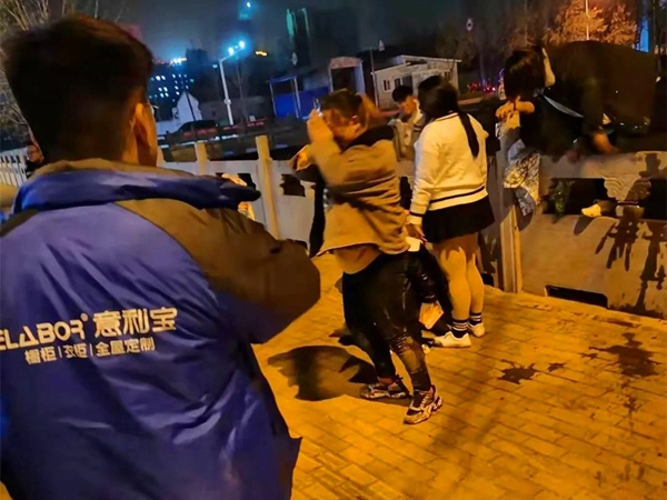 为大爱点赞！意利宝家居滑县团队英勇救人！