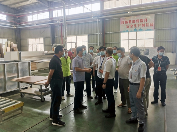 荆门市委书记王祺扬一行视察指导诗尼曼荆门基地疫情防控和生产运行工作