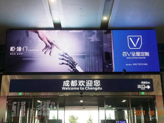 百V全屋定制终端形象，“霸屏”成都双流机场