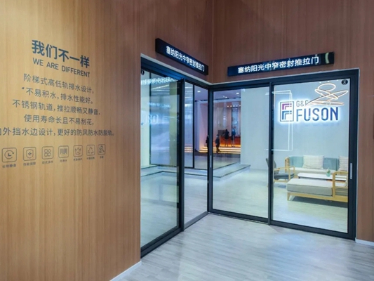富轩全屋门窗科普：汽车级别的密封胶条的能耐