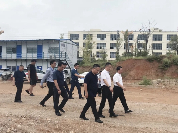 凯里市政协主席巫贵生一行视察唯妮尔西南制造基地