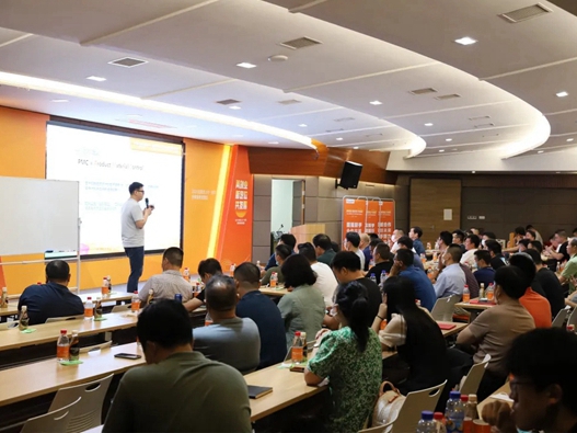 2021法狮龙客厅吊顶上市一周年合作伙伴交流会圆满举行