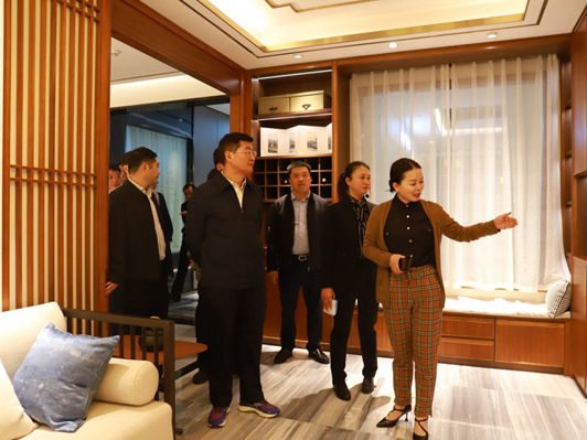 大足区区委书记陈一清一行领导莅临固豪木业视察指导工作