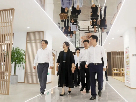 浙江省政协副主席吴晶一行莅临金凯德调研考察
