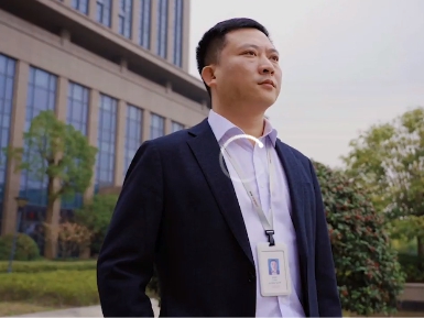 丽博橱柜｜全屋定制|德意智家总裁胡国帅接受《瞰定制风云 寻行业先锋》专访：于浩瀚海洋中，推陈出新，一往无前！