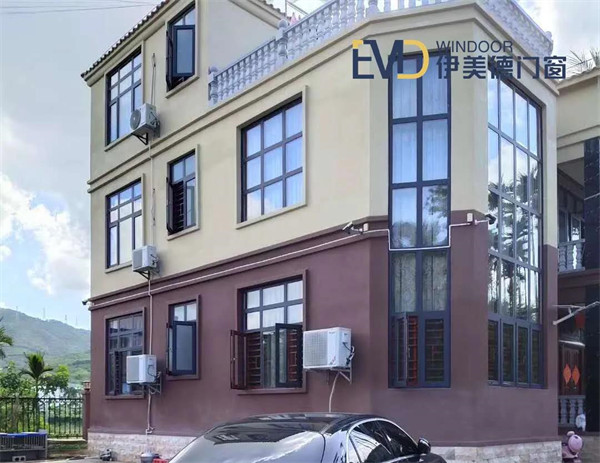 伊美德门窗实例| 客厅门窗这样装，大气又明亮