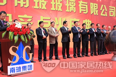 4月25日咸宁南玻生产线成功点火