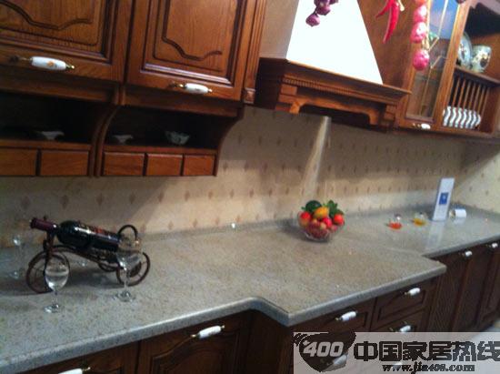 丽思顿石英石：实木橱柜之选