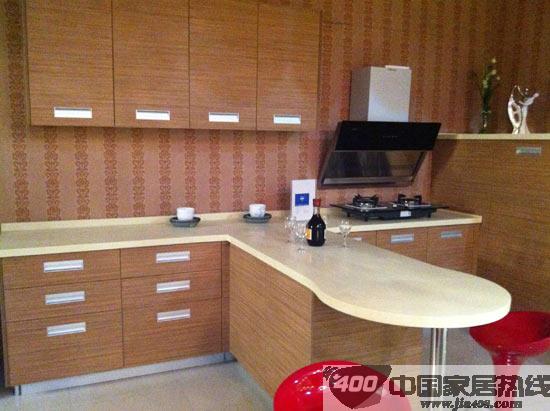 丽思顿石英石：实木橱柜之选