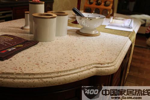丽思顿石英石：实木橱柜之选