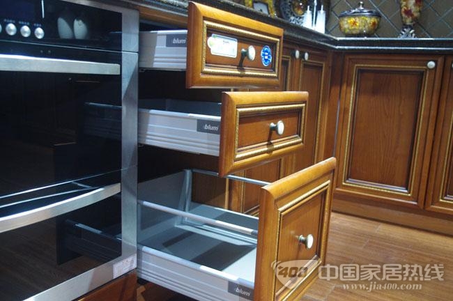 柯拉尼柏林宫整体橱柜 复古风带来盛夏清爽