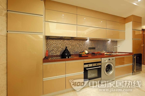 古登堡：彩色不锈钢组合橱柜实现“精致化”