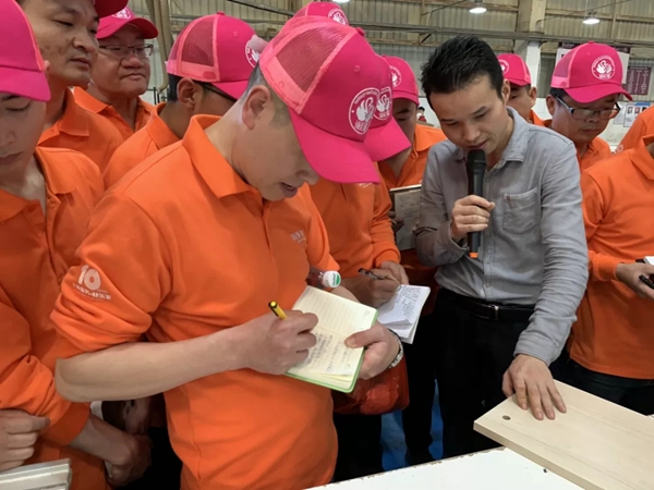 诗尼曼全屋定制感恩服务季，全国精英服务工程师集结待命