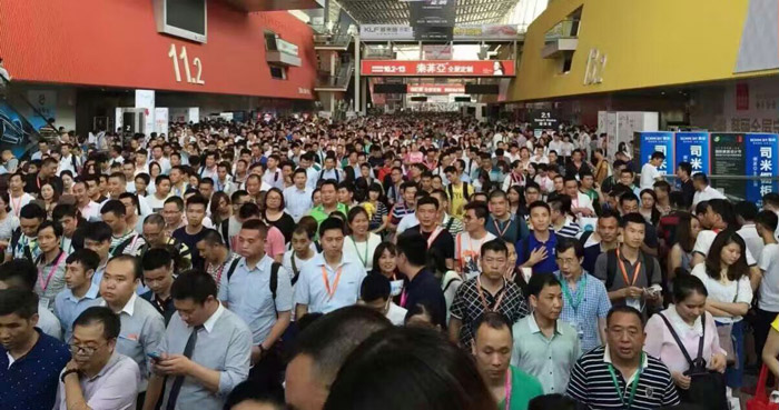 司米橱柜上在广州建博上掀起一阵“返璞归真”之风！