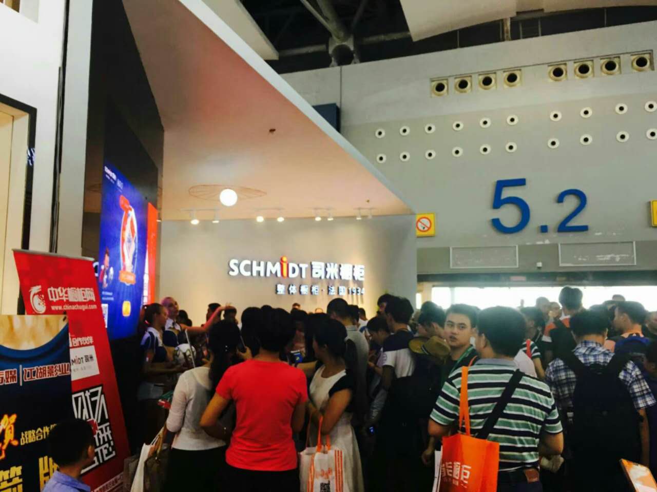 司米橱柜上在广州建博上掀起一阵“返璞归真”之风！