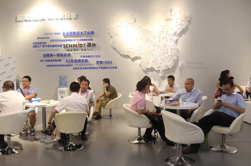 司米橱柜上在广州建博上掀起一阵“返璞归真”之风！