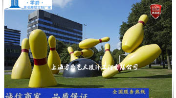 昆明大型保龄球雕塑-打高尔夫球人物雕塑